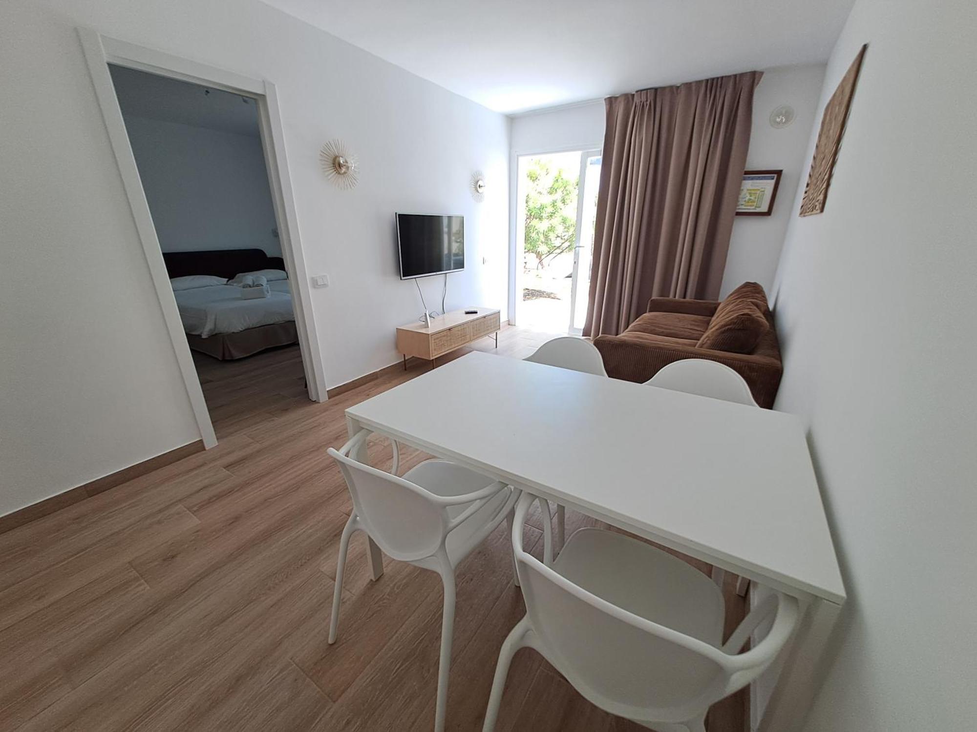Homeforguest Apartamento 15 Con Terraza Y Piscina En كوراليهو المظهر الخارجي الصورة
